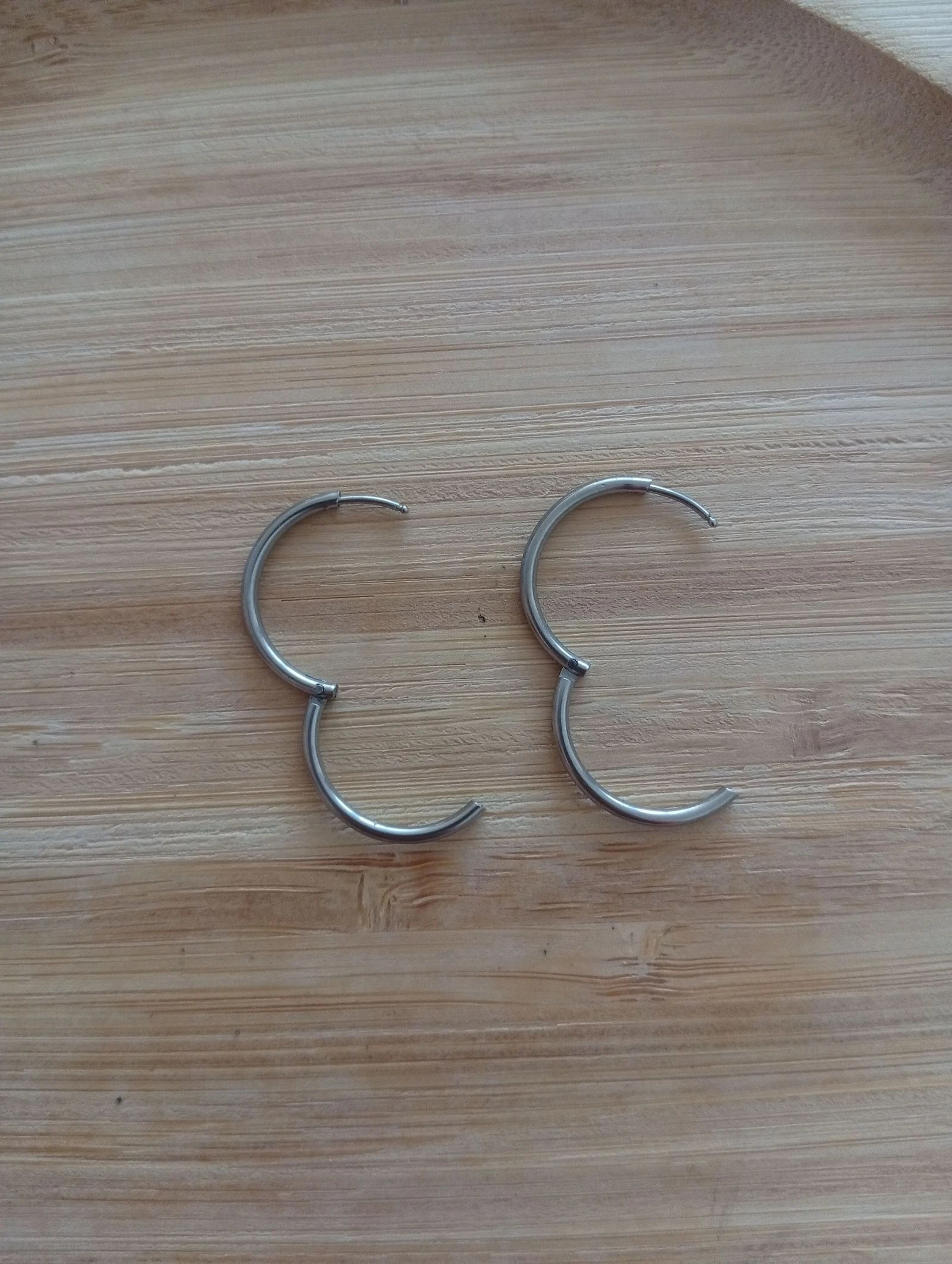 Stainless steel hoop earrings – photo 2